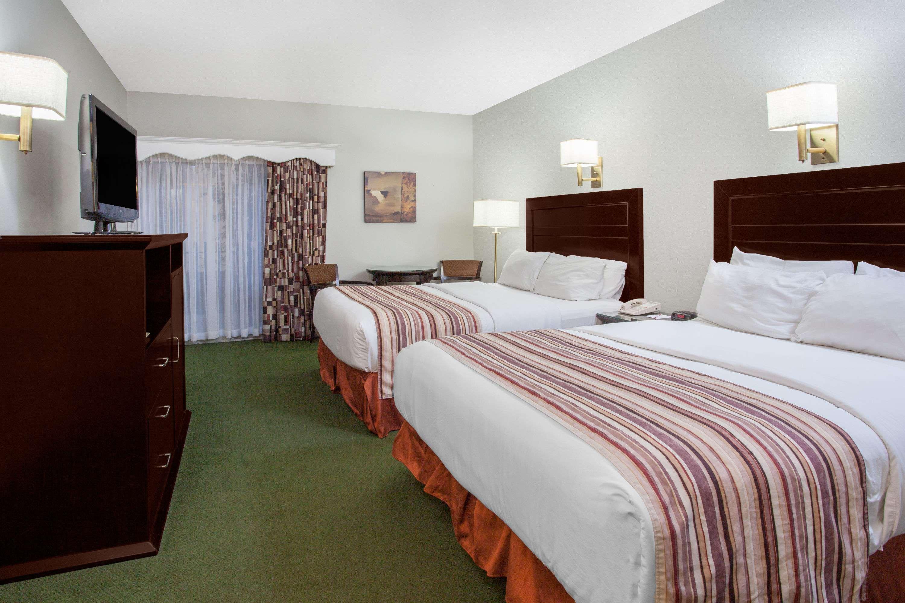 Ramada By Wyndham Fredericton Exterior foto